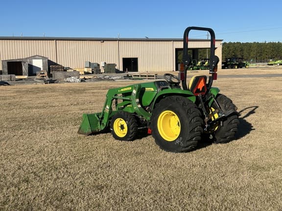 Image of John Deere 3032E equipment image 2