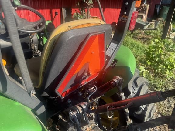Image of John Deere 3032E equipment image 4