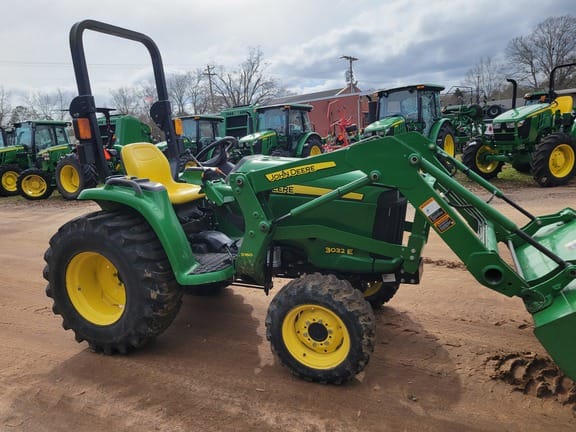 Main image John Deere 3032E