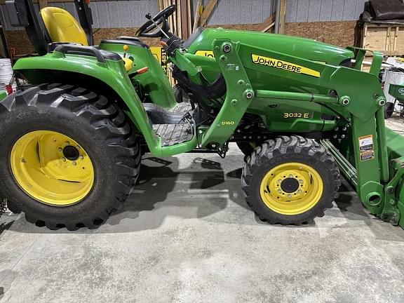 Image of John Deere 3032E Primary image