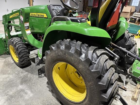 Image of John Deere 3032E equipment image 3