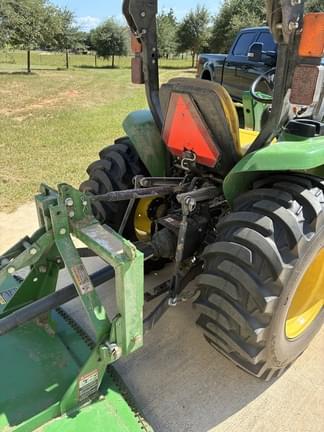 Image of John Deere 3032E equipment image 1