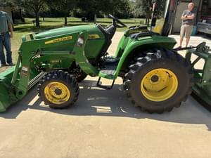 2016 John Deere 3032E Image