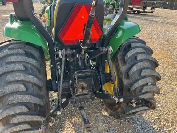Image of John Deere 3032E equipment image 2
