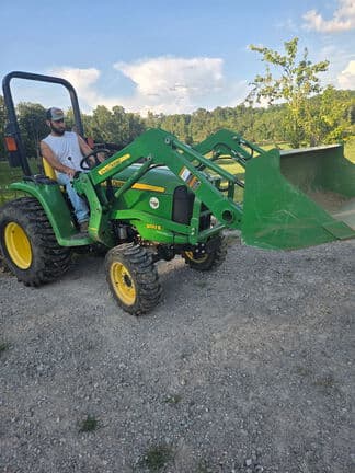 Image of John Deere 3032E equipment image 2