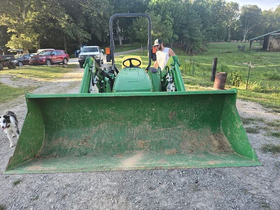 Image of John Deere 3032E equipment image 1