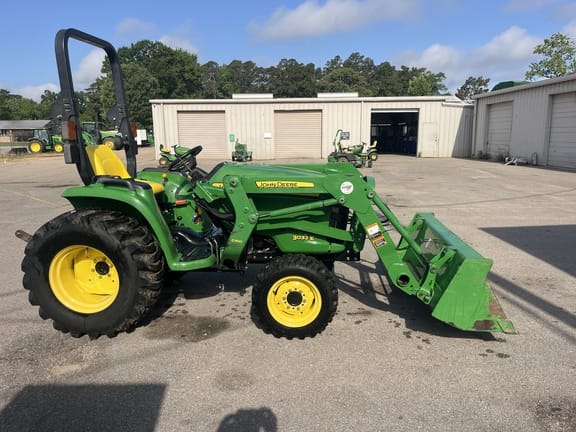 2016 John Deere 3032E Equipment Image0