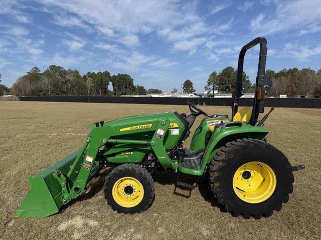 Image of John Deere 3032E equipment image 1