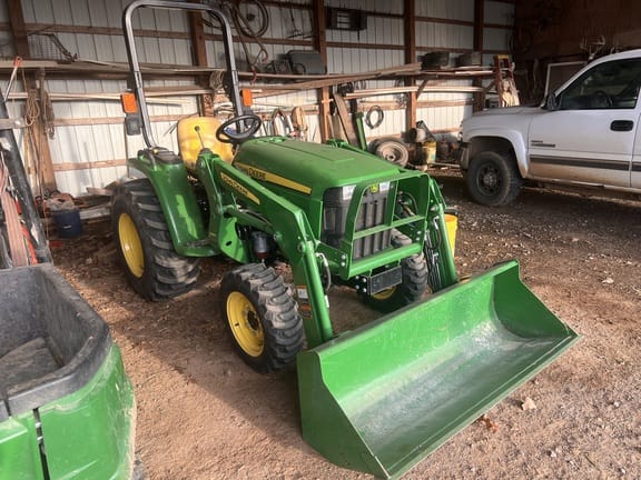 Main image John Deere 3032E
