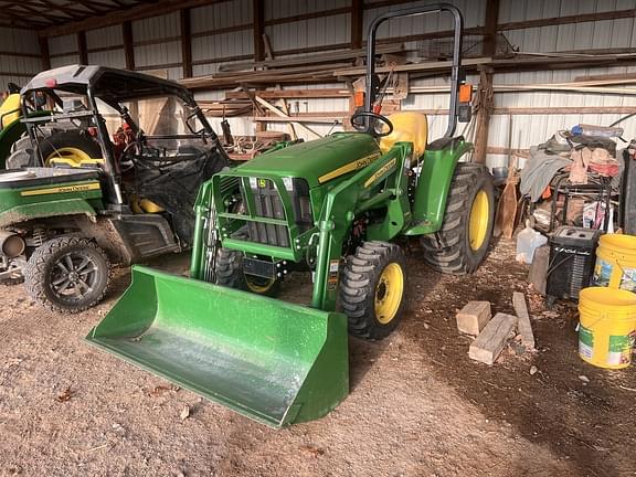 Image of John Deere 3032E equipment image 1