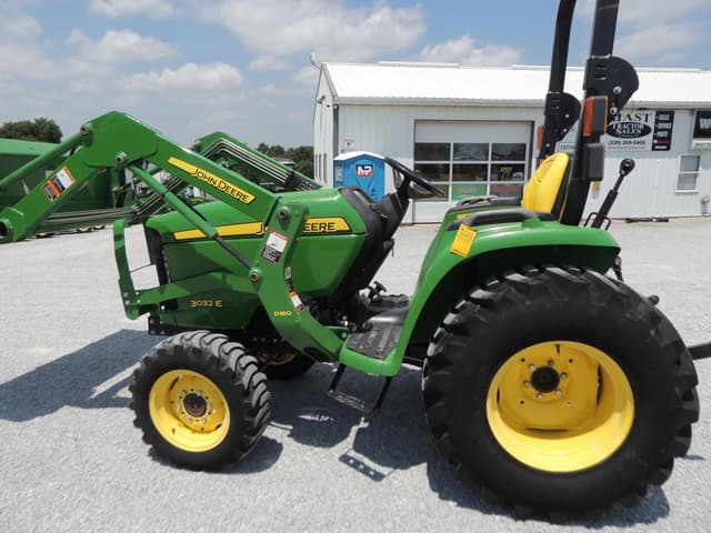 Image of John Deere 3032E equipment image 1
