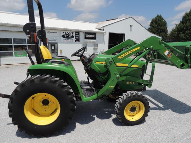 Image of John Deere 3032E equipment image 3
