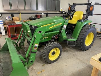 Main image John Deere 3032E