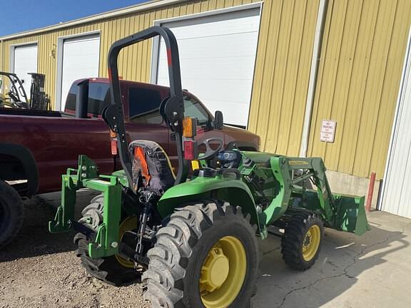 Image of John Deere 3032E equipment image 3