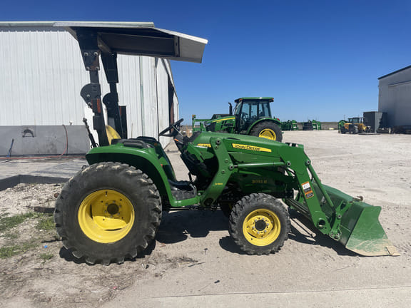 Main image John Deere 3032E