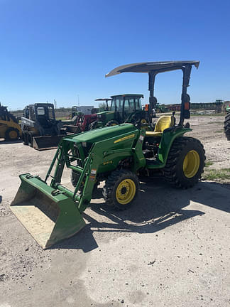 Image of John Deere 3032E equipment image 2