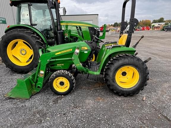 2016 John Deere 3032E Equipment Image0