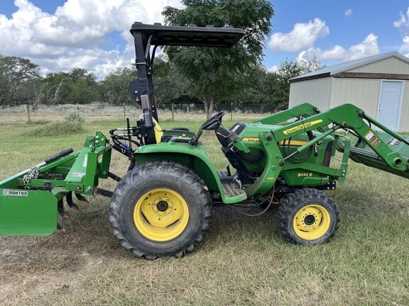 2016 John Deere 3032E Equipment Image0
