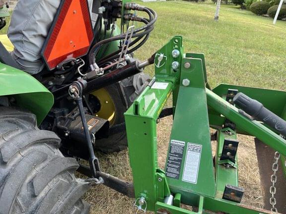 Image of John Deere 3032E equipment image 3