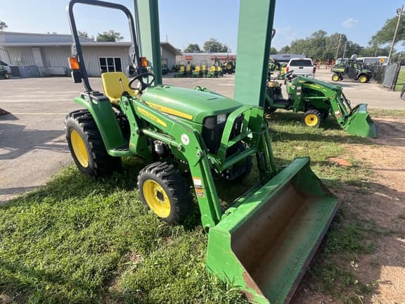 Image of John Deere 3032E equipment image 3
