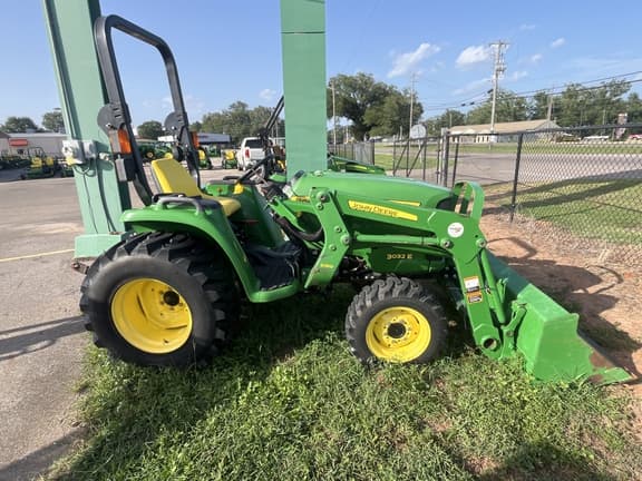 Image of John Deere 3032E equipment image 2