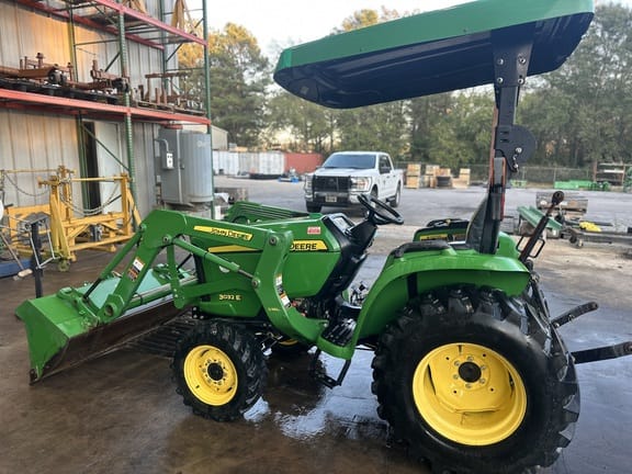 2016 John Deere 3032E Equipment Image0