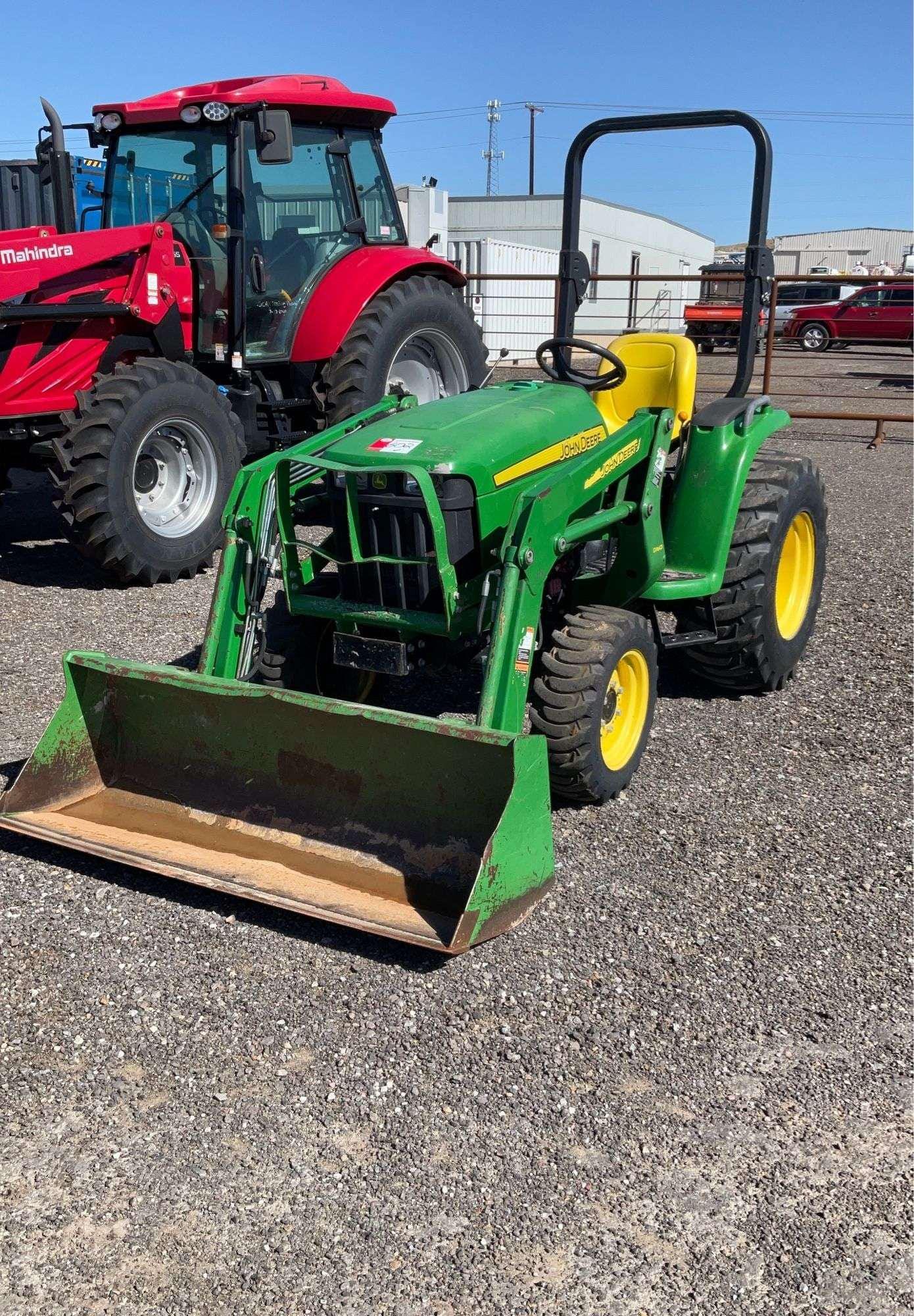 Main image John Deere 3032E
