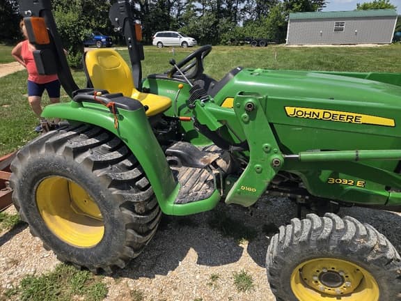 Image of John Deere 3032E equipment image 3