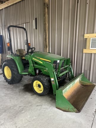 Image of John Deere 3032E equipment image 3