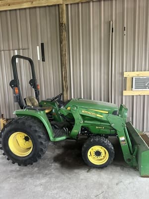 2016 John Deere 3032E Image