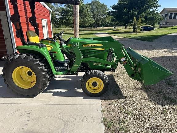 Image of John Deere 3032E equipment image 3