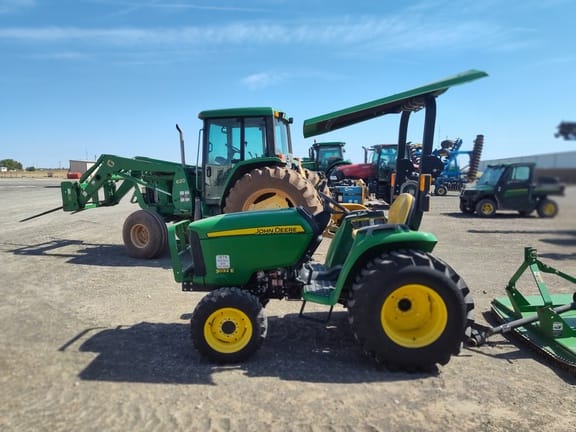 Main image John Deere 3032E
