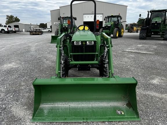 Image of John Deere 3032E equipment image 1