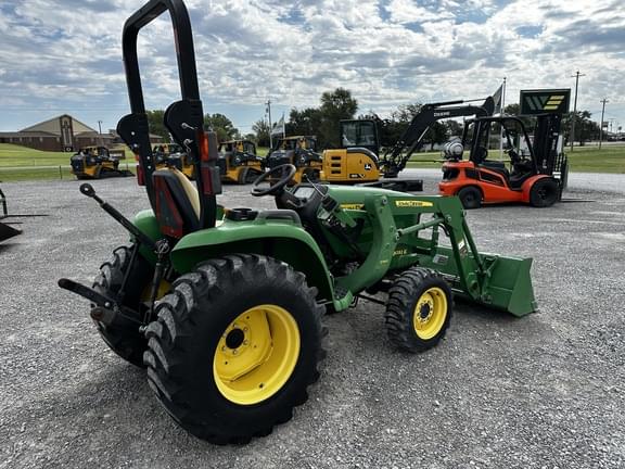 Image of John Deere 3032E equipment image 4
