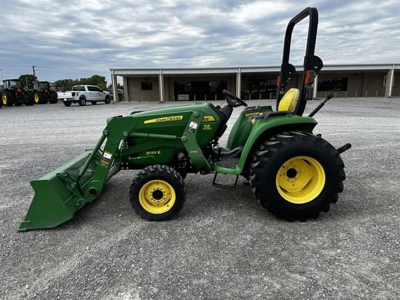 Image of John Deere 3032E equipment image 2