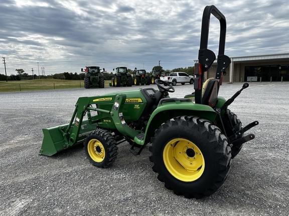 Image of John Deere 3032E equipment image 3