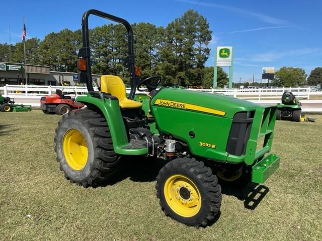 Main image John Deere 3032E