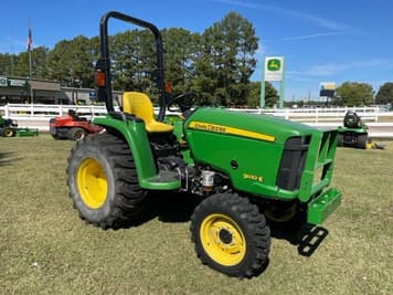 Main image John Deere 3032E