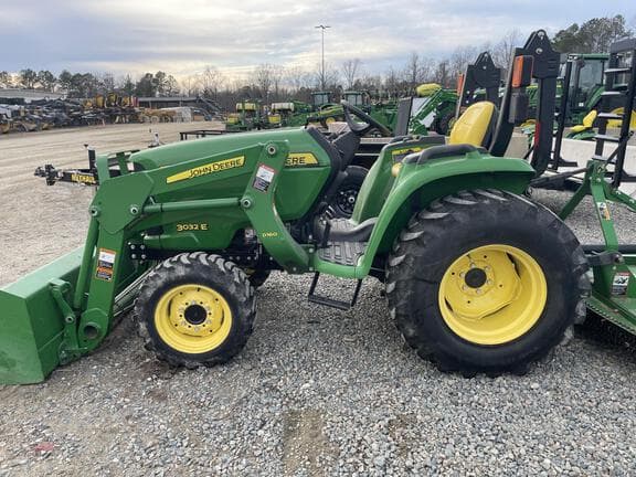 Image of John Deere 3032E equipment image 2