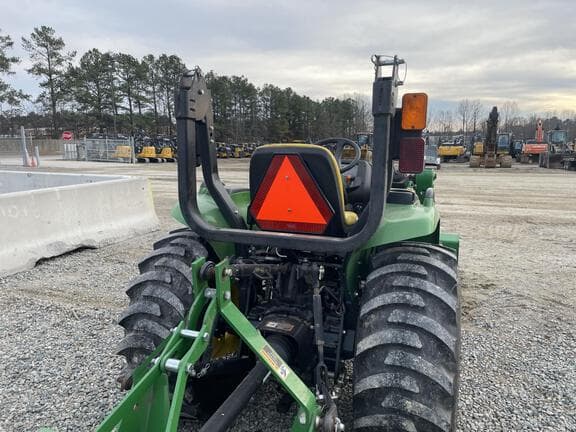 Image of John Deere 3032E equipment image 3