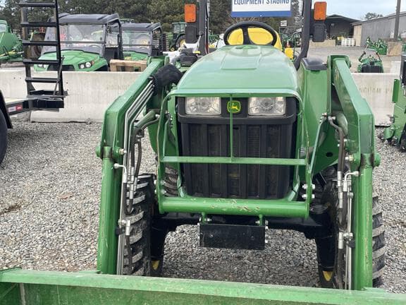 Image of John Deere 3032E equipment image 4
