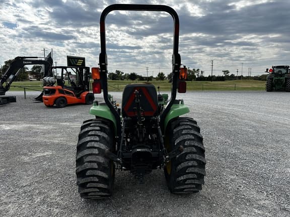 Image of John Deere 3032E equipment image 3