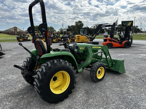 Image of John Deere 3032E equipment image 4