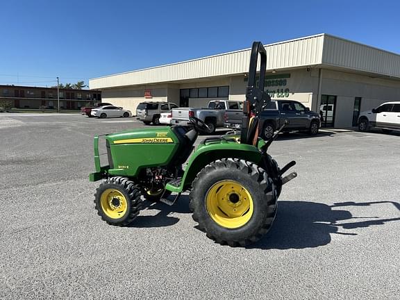 Image of John Deere 3032E equipment image 2