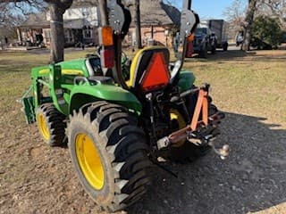 Image of John Deere 3032E equipment image 4