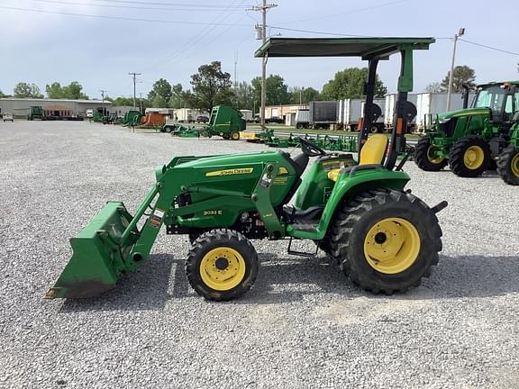 Image of John Deere 3032E equipment image 2