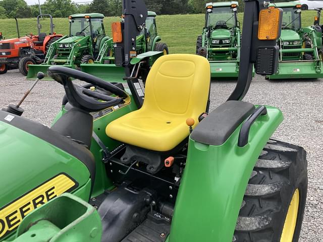 Image of John Deere 3032E equipment image 1