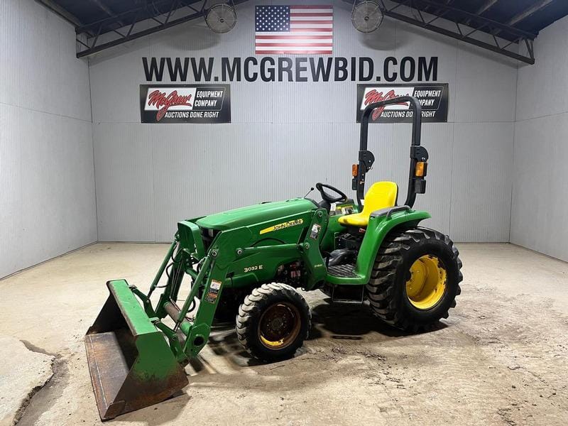 Main image John Deere 3032E
