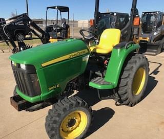 2016 John Deere 3032E Equipment Image0