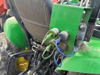 Image of John Deere 3032E equipment image 4